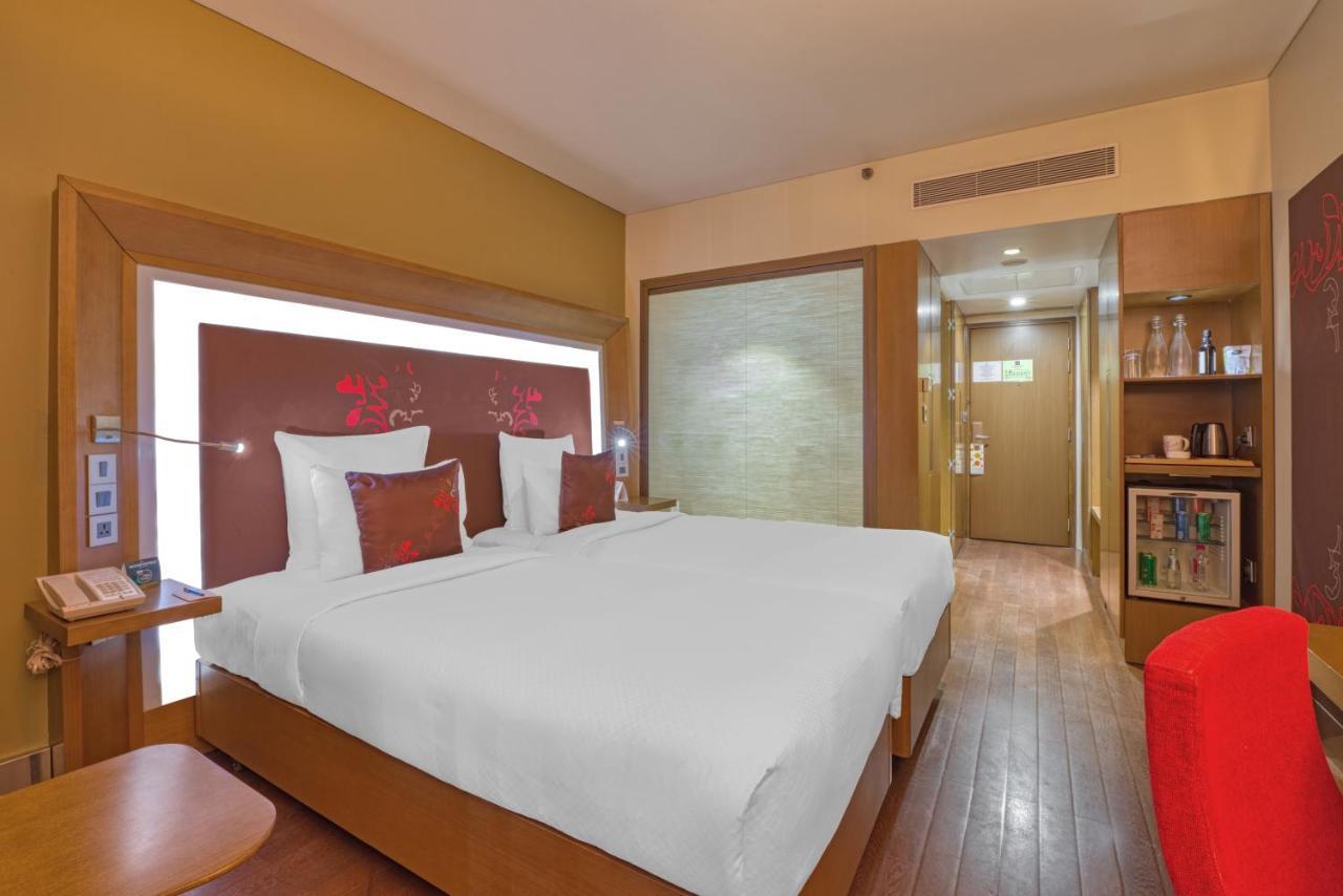 Novotel Bengaluru Outer Ring Road Bagian luar foto