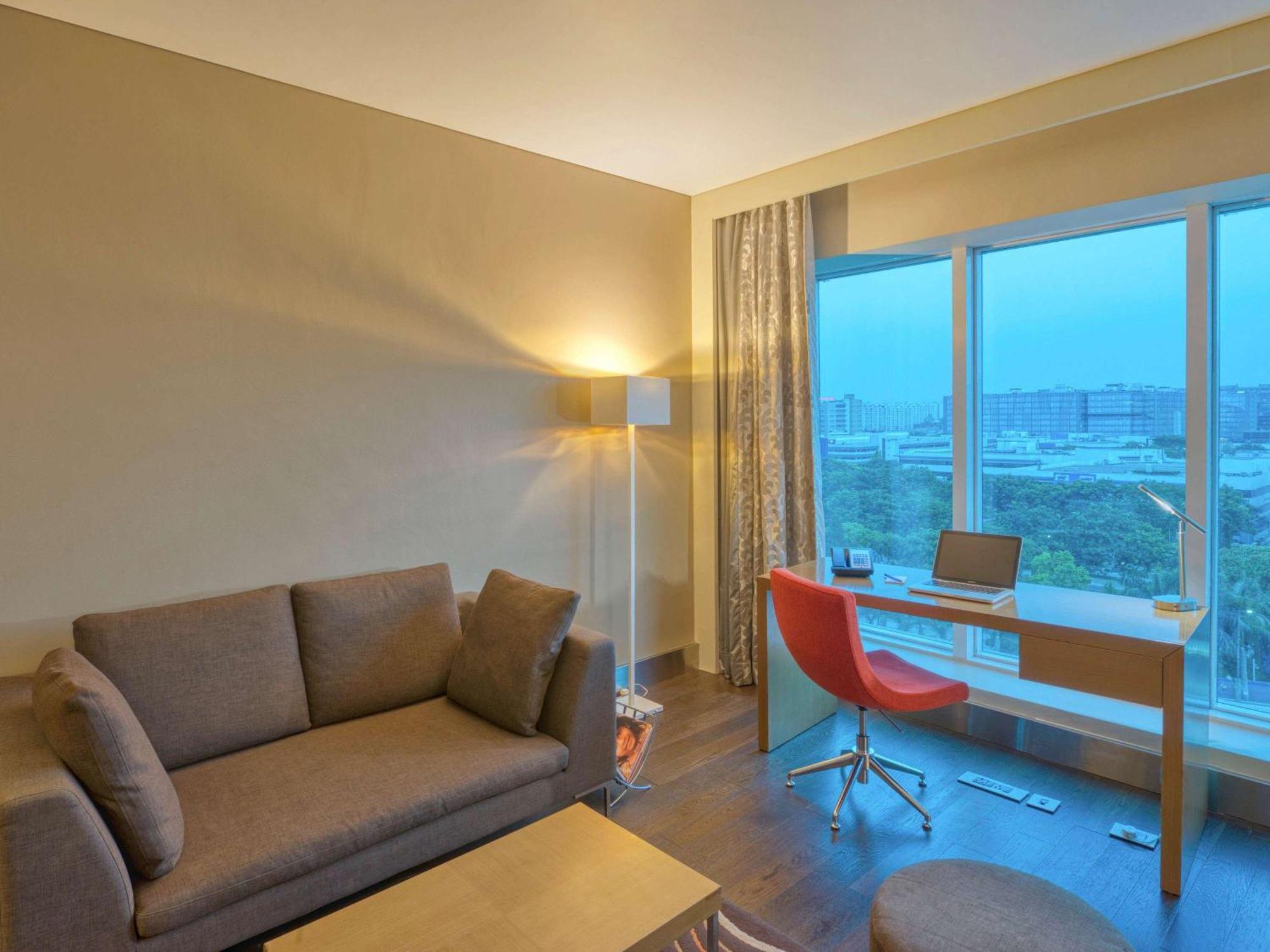 Novotel Bengaluru Outer Ring Road Bagian luar foto